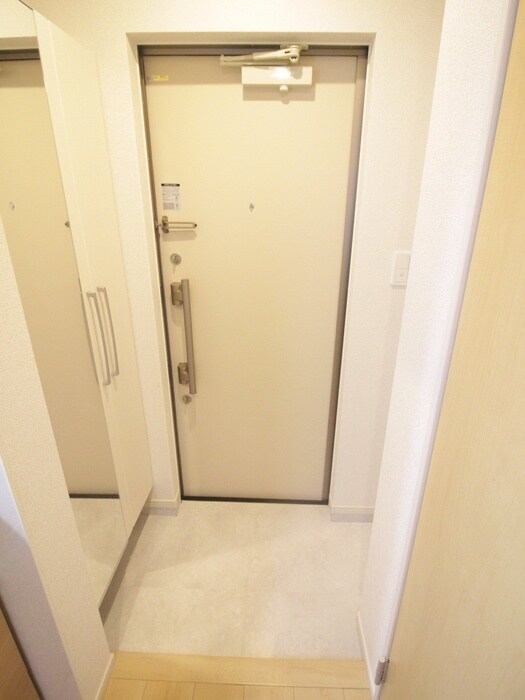 物件内観写真7　(玄関)
