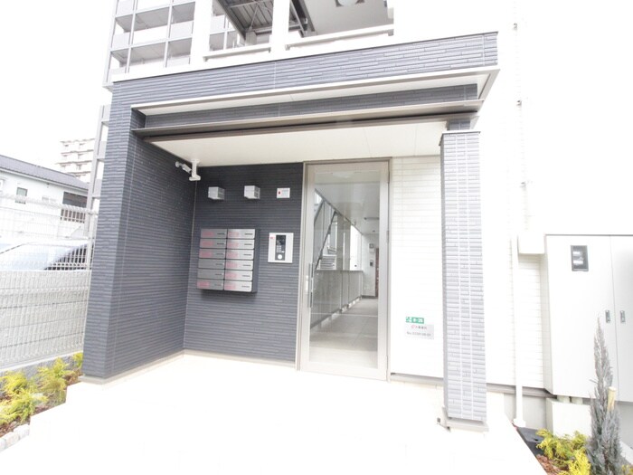 物件外観写真3　(エントランス部分)
