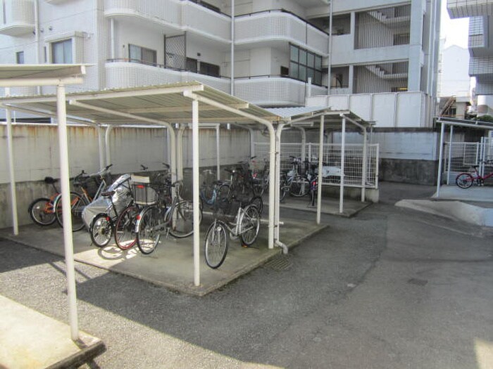 物件外観写真3　(駐輪場)