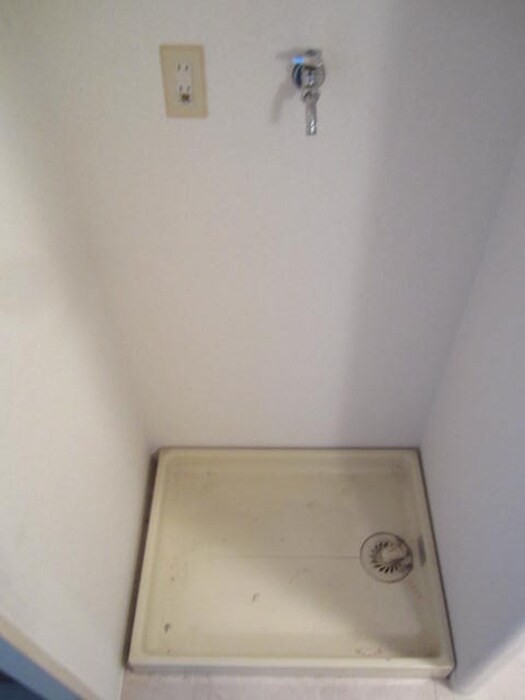 物件内観写真13　(洗濯機置場)