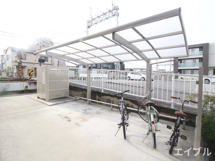 物件外観写真4　(駐輪場)