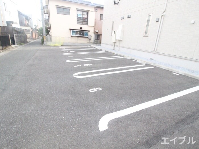物件外観写真5　(駐車場)