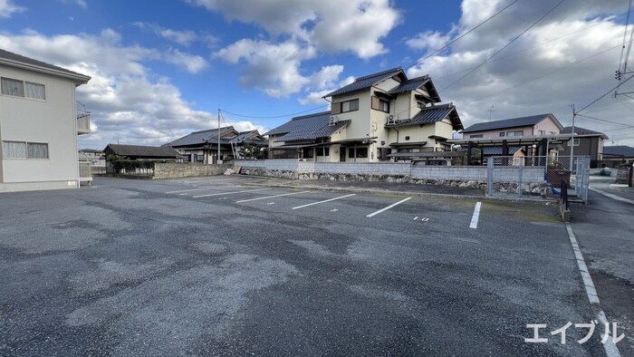 物件外観写真2　(駐車場)
