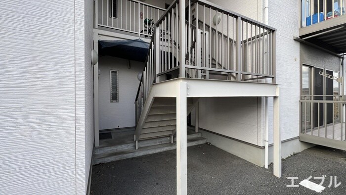 物件外観写真3　(エントランス部分)