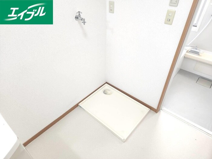 物件内観写真13　(洗濯機置場)