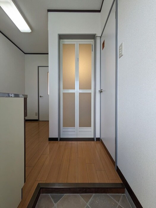 物件内観写真7　(玄関)