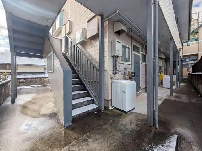 物件外観写真4　(エントランス部分)