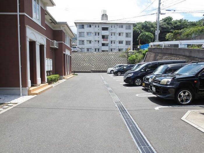 物件外観写真2　(駐車場)