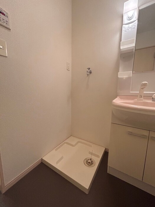 物件内観写真16　(洗濯機置場)