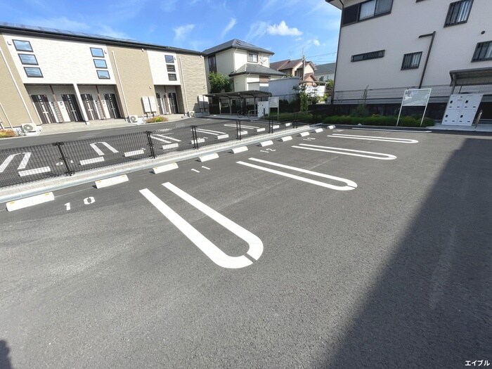 物件外観写真4　(駐車場)