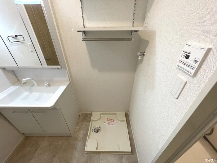 物件内観写真15　(洗濯機置場)