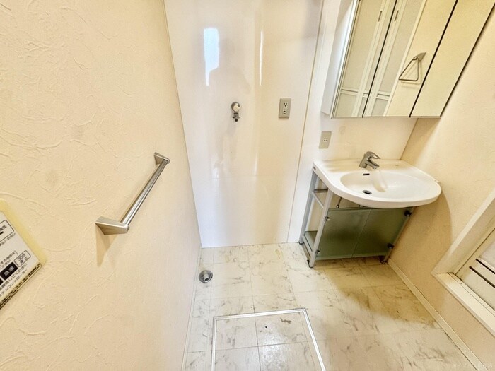 物件内観写真8　(洗濯機置場)