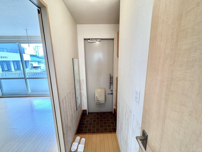 物件内観写真10　(玄関)