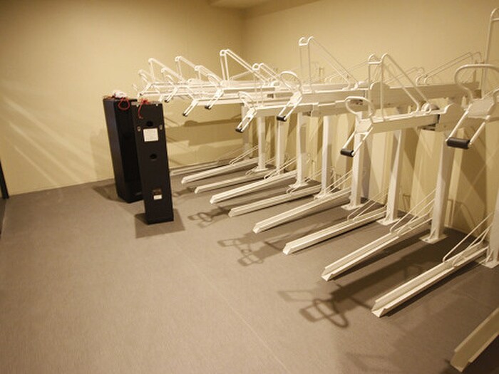 物件外観写真3　(駐輪場)