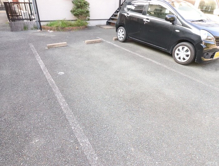物件外観写真4　(駐車場)