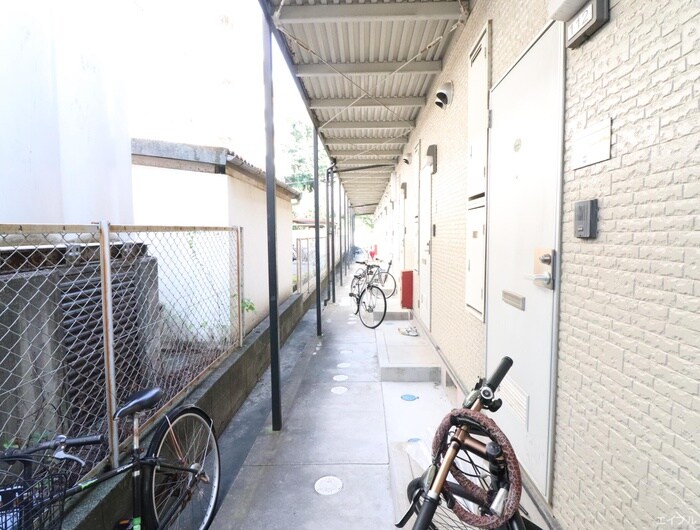 物件外観写真6　(エントランス部分)