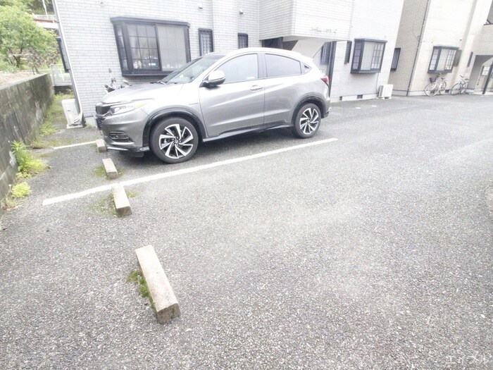 物件外観写真4　(駐車場)