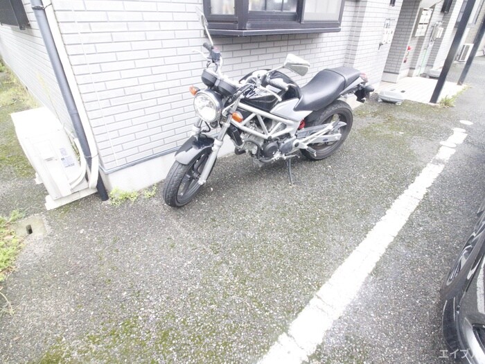 物件外観写真5　(駐輪場)