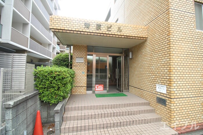物件外観写真3　(エントランス部分)