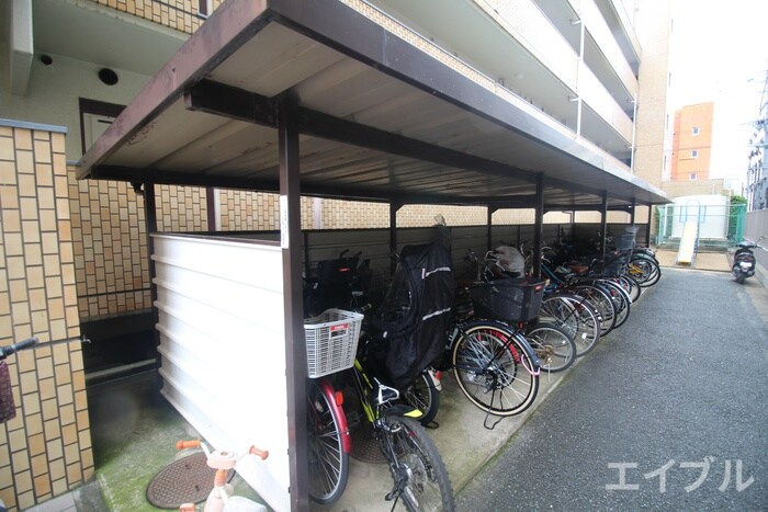 物件外観写真4　(駐輪場)