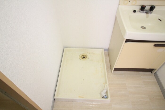 物件内観写真11　(洗濯機置場)