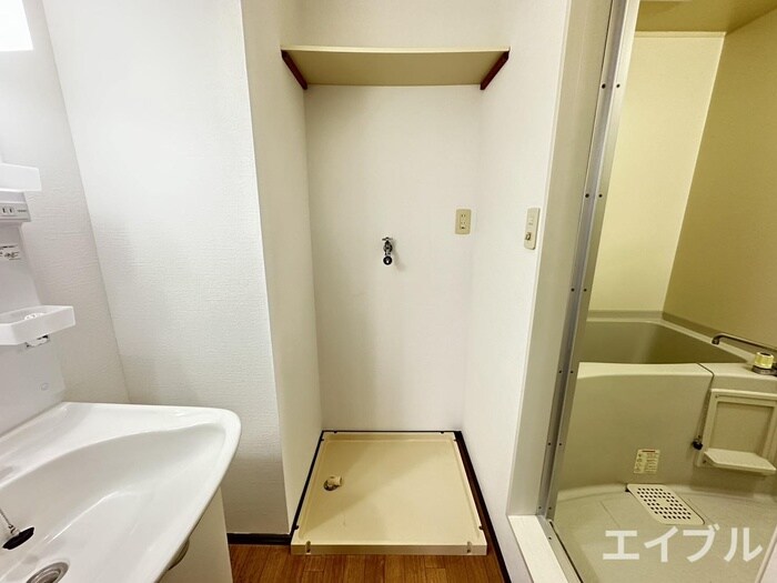 物件内観写真12　(洗濯機置場)