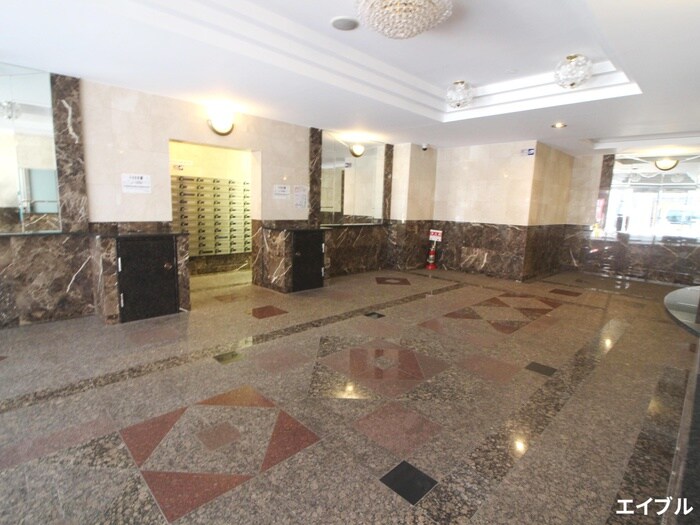 物件外観写真4　(エントランス部分)