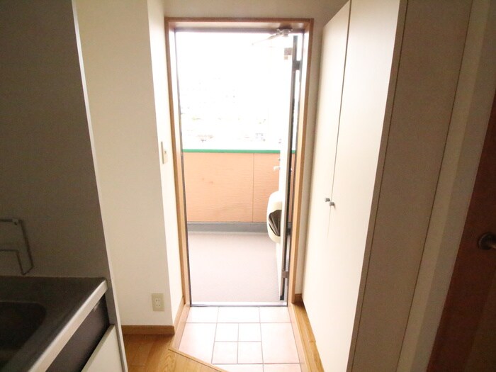 物件内観写真12　(玄関)