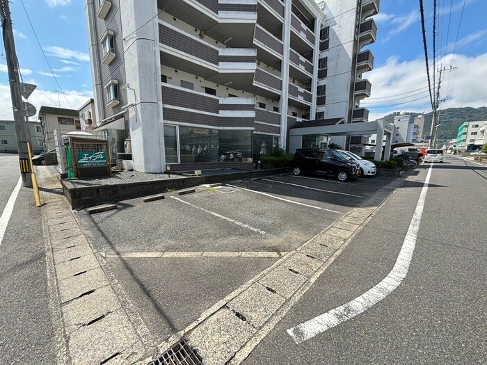 物件外観写真2　(駐車場)