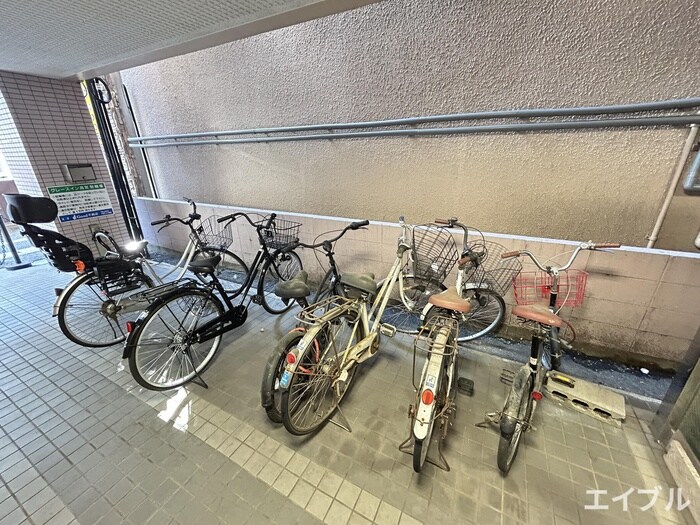 物件外観写真3　(駐輪場)