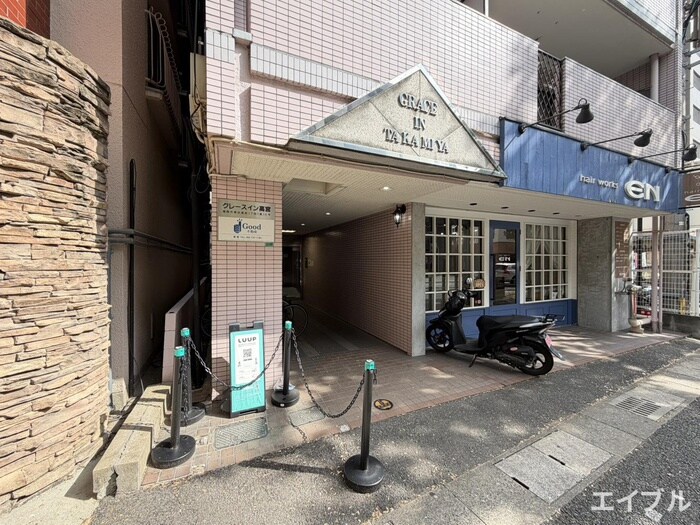 物件外観写真4　(エントランス部分)