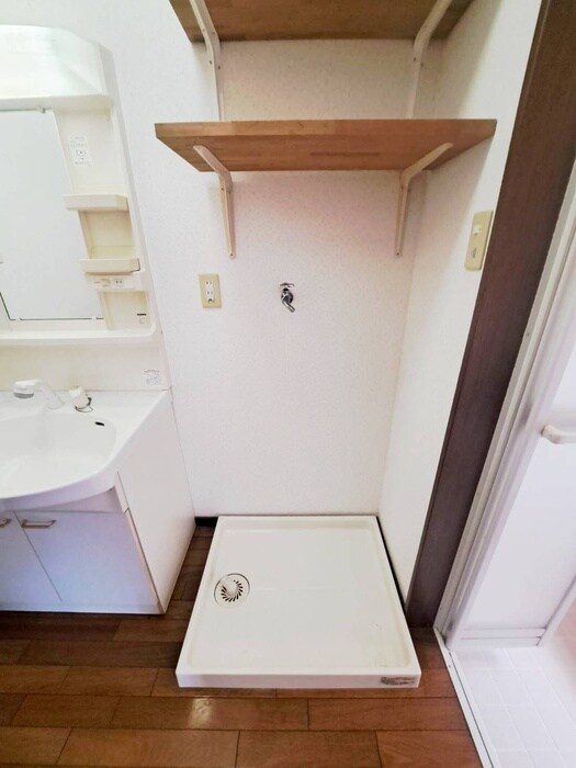 物件内観写真10　(洗濯機置場)