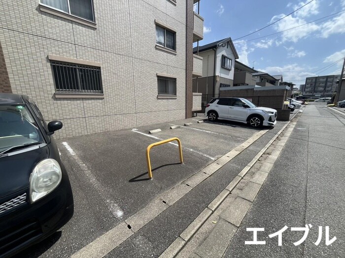 物件外観写真4　(駐車場)