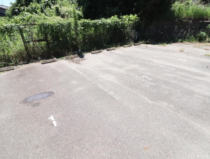 物件外観写真4　(駐車場)