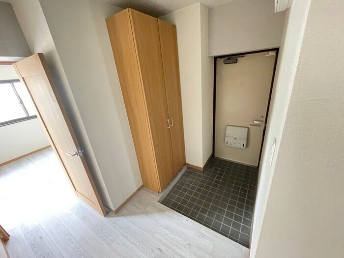 物件内観写真9　(玄関)