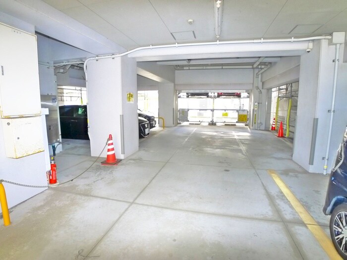 物件外観写真4　(駐車場)