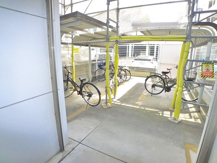 物件外観写真5　(駐輪場)