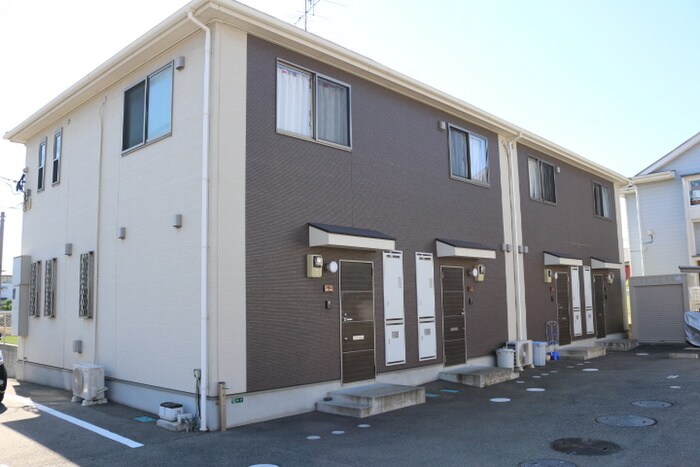 物件外観写真6　(駐車場)