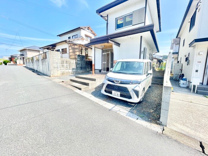 物件外観写真2　(駐車場)