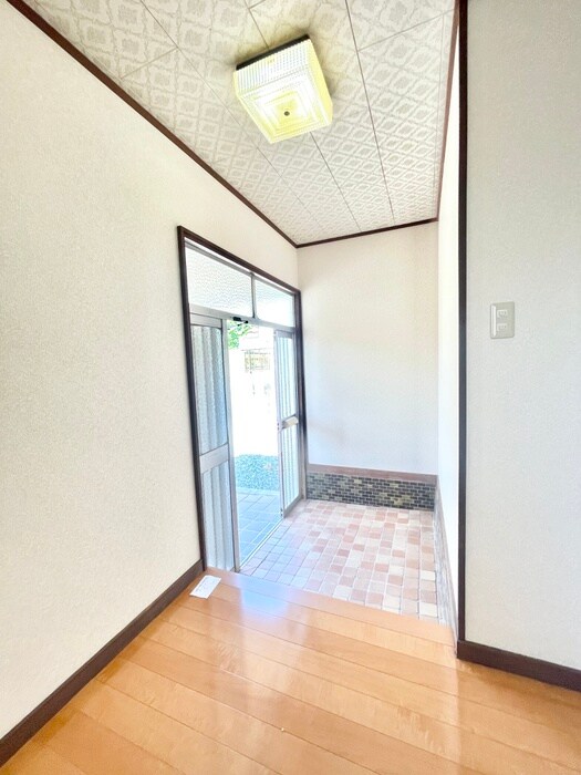 物件内観写真9　(玄関)
