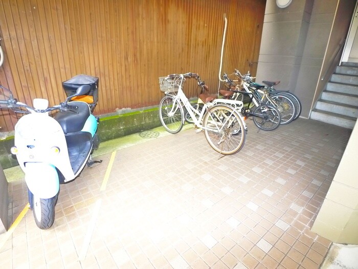 物件外観写真6　(駐輪場)