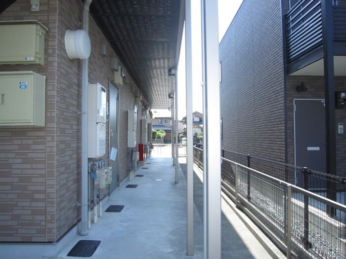 物件外観写真6　(エントランス部分)