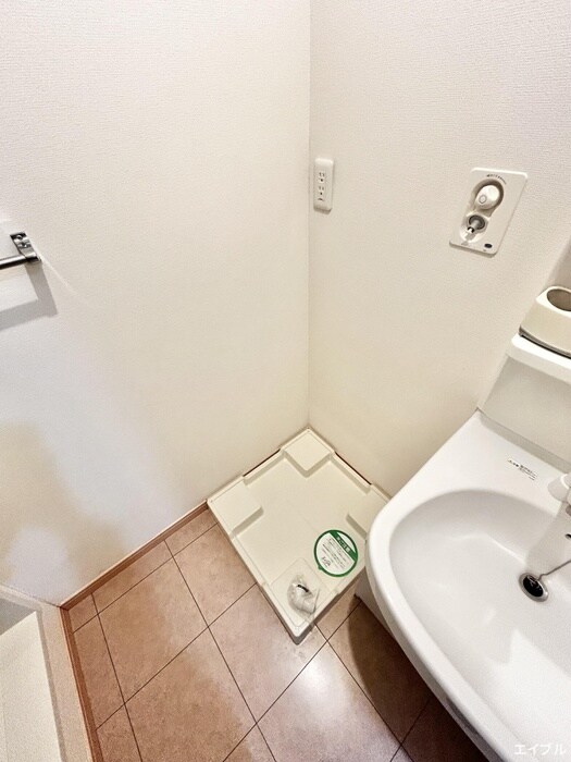 物件内観写真16　(洗濯機置場)