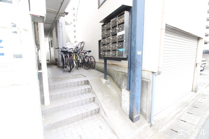 物件外観写真4　(エントランス部分)