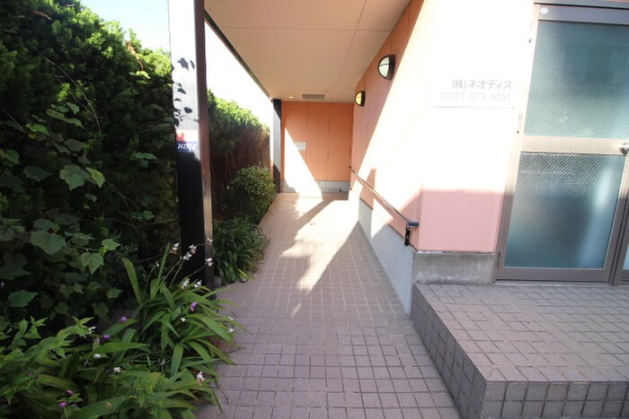 物件外観写真3　(エントランス部分)