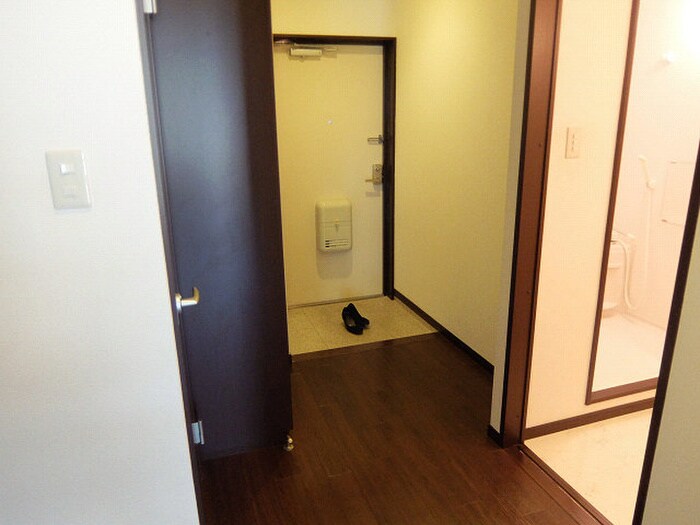 物件内観写真12　(廊下)