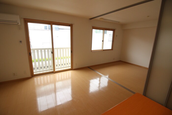 物件内観写真8　(居室)