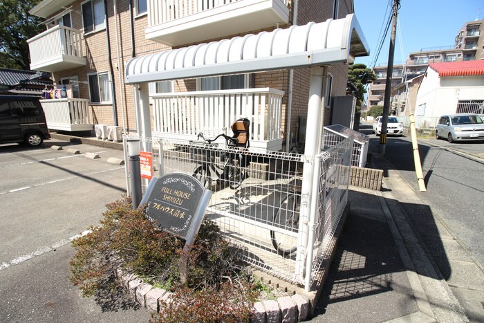 物件外観写真3　(エントランス部分)