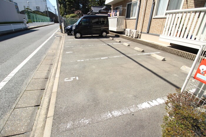 物件外観写真5　(駐車場)