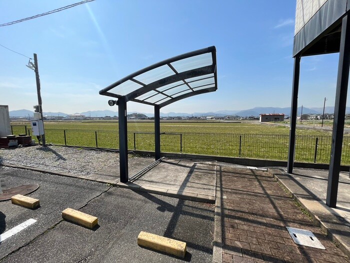 物件外観写真2　(駐輪場)